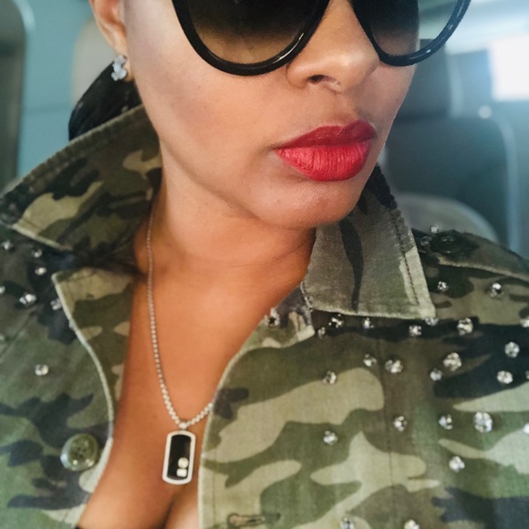 ✨MEET YOUR POSHER!✨ - Picture 3 of 5